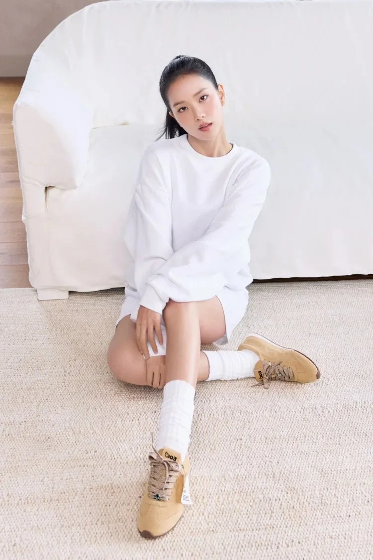 Alo Yoga Sunset Sneaker Jisoo Collection - Winter 2026 — EXTRA